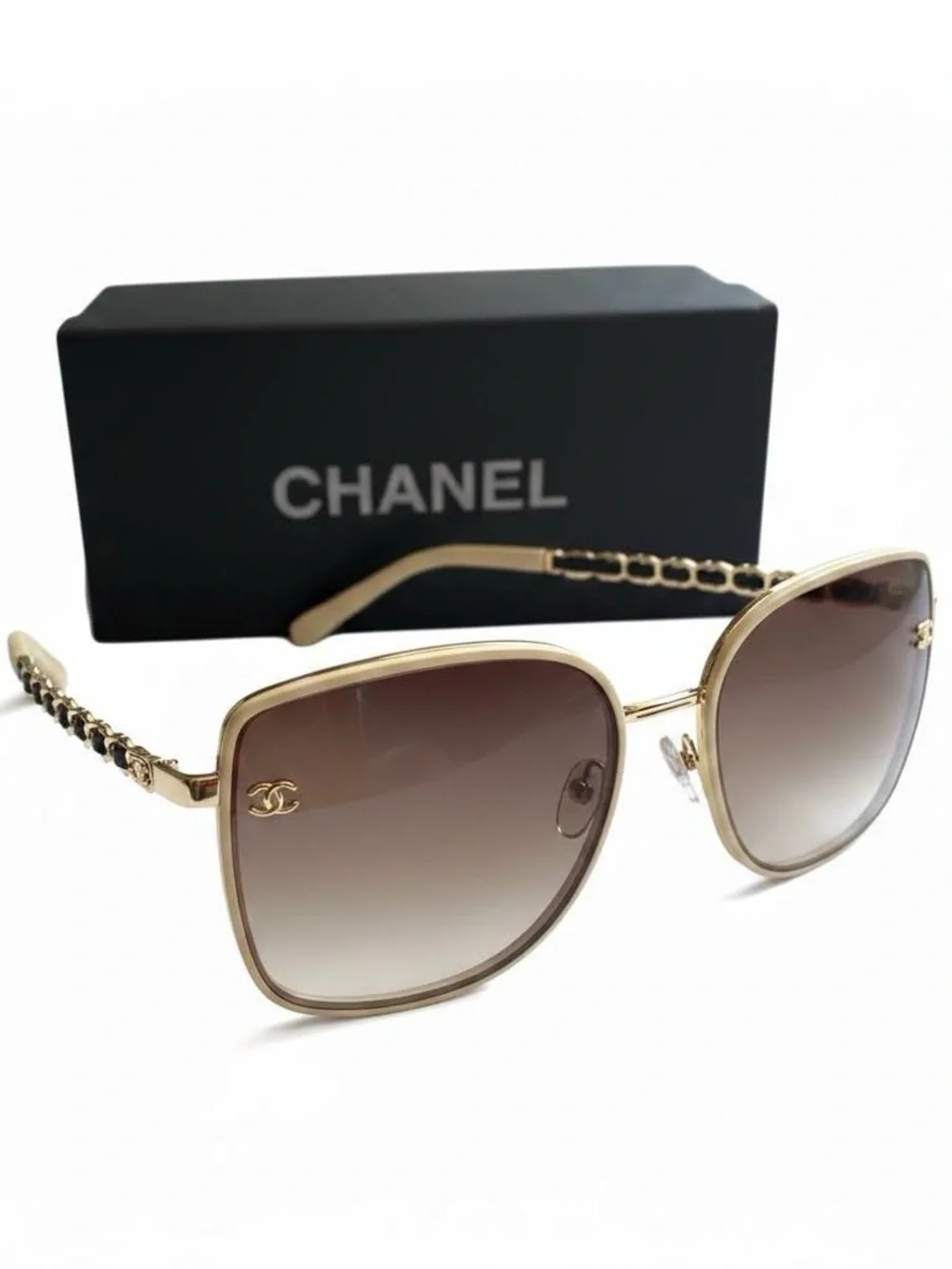🕶️ Women’s Oversized Square Gold-Tone Chain Sunglasses 🕶️
